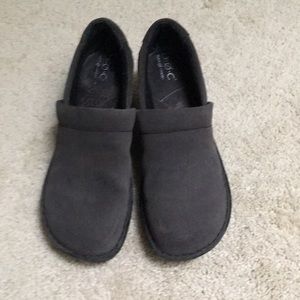 b.o.c  clogs